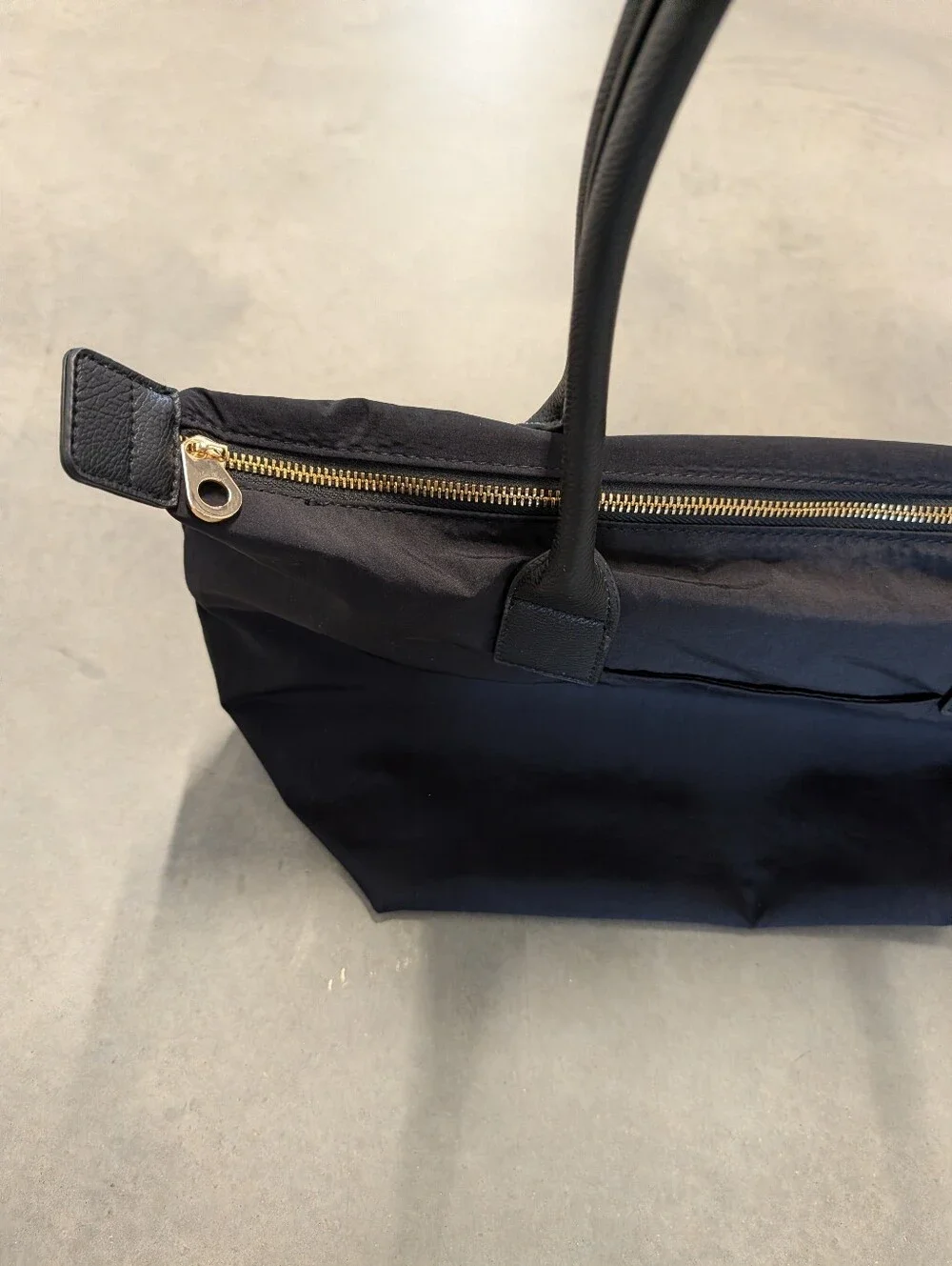 UNIVERSAL THREAD black top zip purse bag